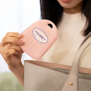 ダニ捕りロボプチをバッグに入れて持ち運びしている