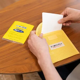 ソフトケース内のマットを入れ替えている