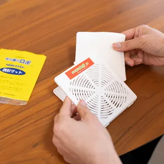 ハードケース内のマットを入れ替えている